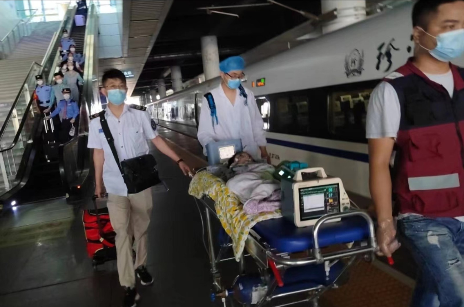 玛多县高铁转运公司